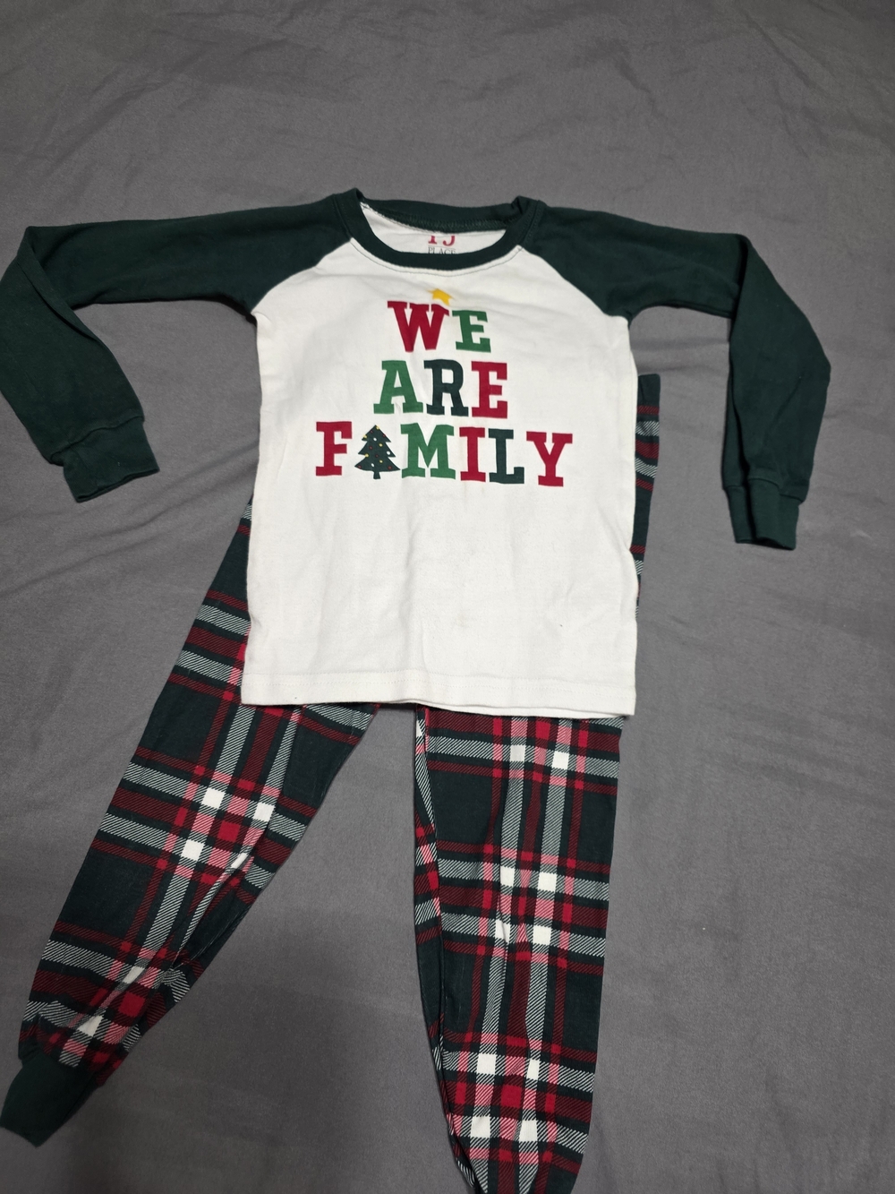 Green & White 'We Are Family' Kids Pajama Set